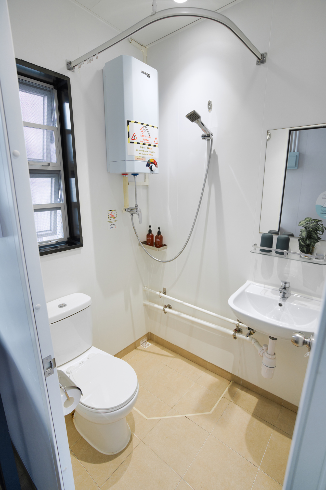 Standard Twin_05_Ensuite Shower.jpg